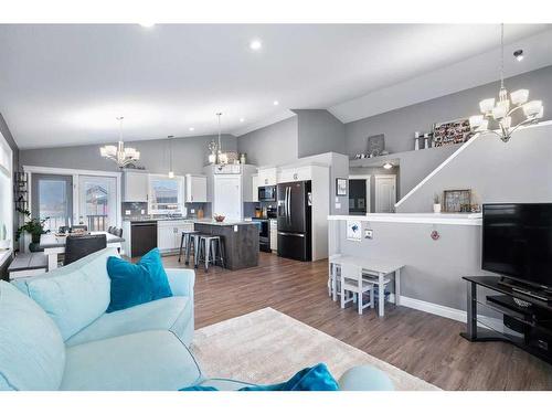 1815 61 Avenue, Lloydminster, AB - Indoor Photo Showing Living Room