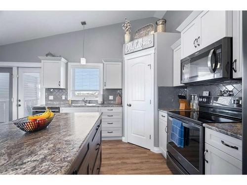 1815 61 Avenue, Lloydminster, AB - Indoor Photo Showing Kitchen With Upgraded Kitchen