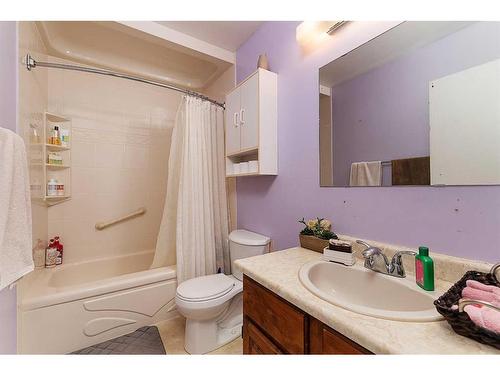 3106 57B Avenue, Lloydminster, AB - Indoor Photo Showing Bathroom