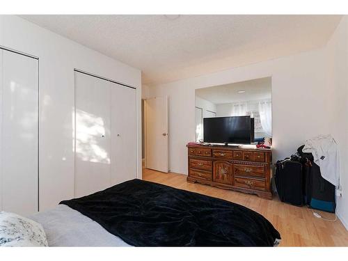 3106 57B Avenue, Lloydminster, AB - Indoor Photo Showing Bedroom