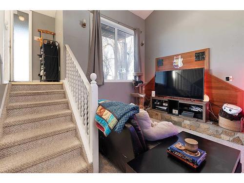 3106 57B Avenue, Lloydminster, AB - Indoor Photo Showing Living Room