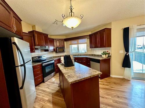 5219 40 Street, Provost, AB - Indoor Photo Showing Kitchen