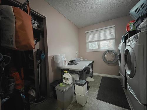 1134 6 Avenue, Wainwright, AB - Indoor Photo Showing Laundry Room