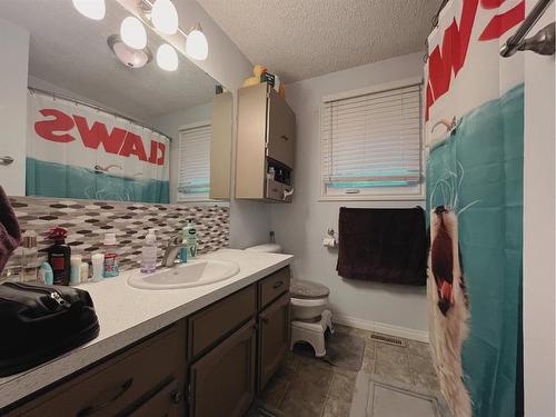 1134 6 Avenue, Wainwright, AB - Indoor Photo Showing Bathroom