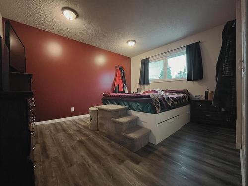 1134 6 Avenue, Wainwright, AB - Indoor Photo Showing Bedroom