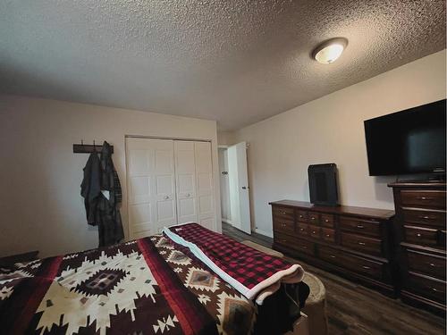 1134 6 Avenue, Wainwright, AB - Indoor Photo Showing Bedroom