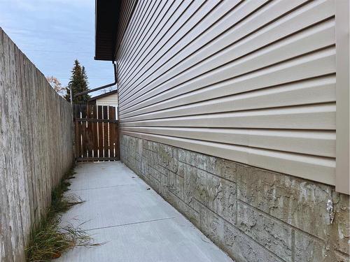 1134 6 Avenue, Wainwright, AB - Outdoor With Exterior