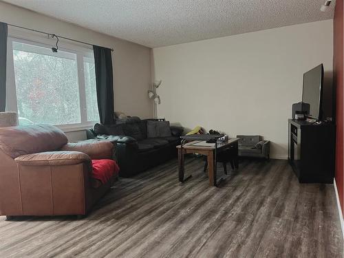 1134 6 Avenue, Wainwright, AB - Indoor Photo Showing Living Room