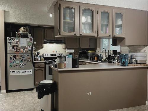 1134 6 Avenue, Wainwright, AB - Indoor Photo Showing Kitchen