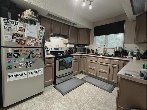 1134 6 Avenue, Wainwright, AB - Indoor Photo Showing Kitchen