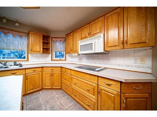 4020 53 Avenue, Provost, AB - Indoor Photo Showing Kitchen