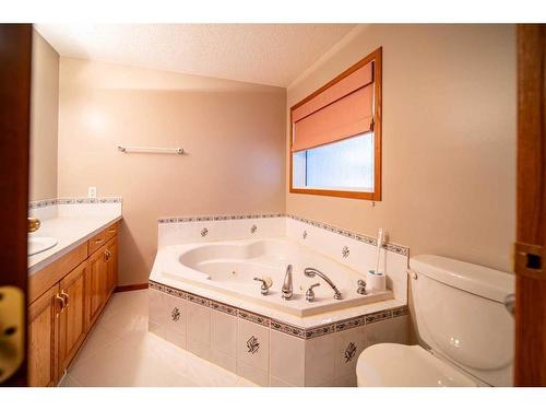 4020 53 Avenue, Provost, AB - Indoor Photo Showing Bathroom