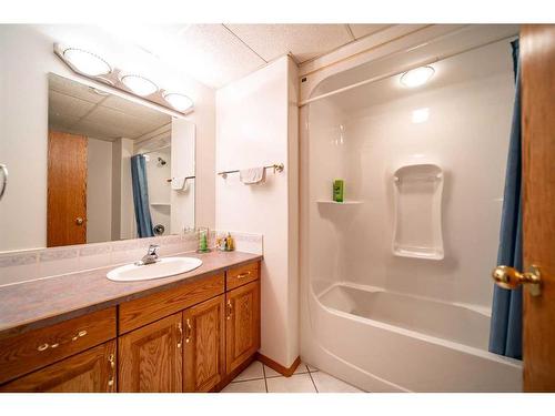 4020 53 Avenue, Provost, AB - Indoor Photo Showing Bathroom