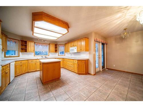 4020 53 Avenue, Provost, AB - Indoor Photo Showing Kitchen