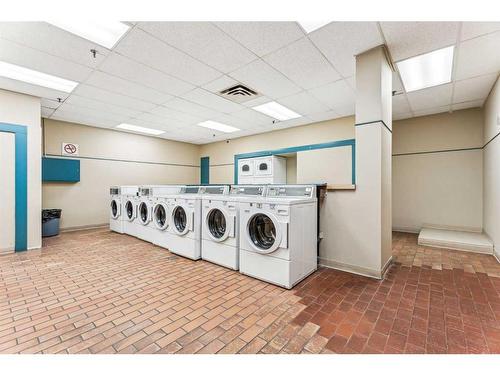 315-738 3 Avenue Sw, Calgary, AB - Indoor Photo Showing Laundry Room