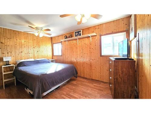 206 4 Street Crescent, Wainwright, AB - Indoor Photo Showing Bedroom