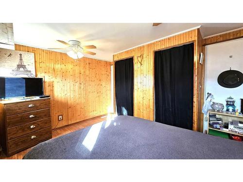 206 4 Street Crescent, Wainwright, AB - Indoor Photo Showing Bedroom