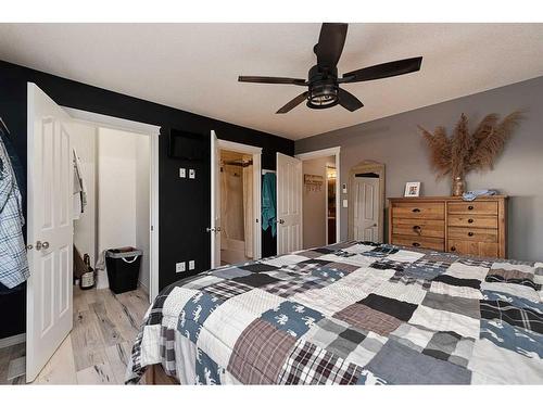 4815 54 Avenue, Kitscoty, AB - Indoor Photo Showing Bedroom