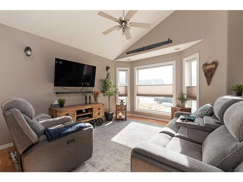 4815 54 Avenue, Kitscoty, AB - Indoor Photo Showing Living Room