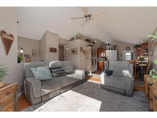 4815 54 Avenue, Kitscoty, AB - Indoor Photo Showing Living Room