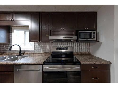 Se 5-52-2-W4 24006 Twp Rd 520, Rural Vermilion River, County Of, AB - Indoor Photo Showing Kitchen With Double Sink