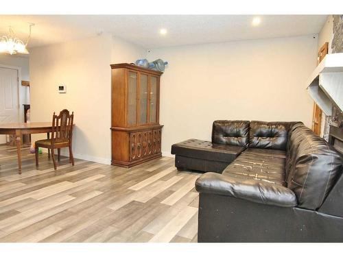 104 4 Street East, Lashburn, SK - Indoor Photo Showing Living Room