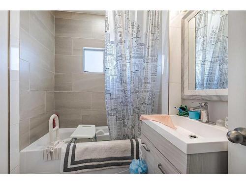 4837 50 Avenue, Kitscoty, AB - Indoor Photo Showing Bathroom