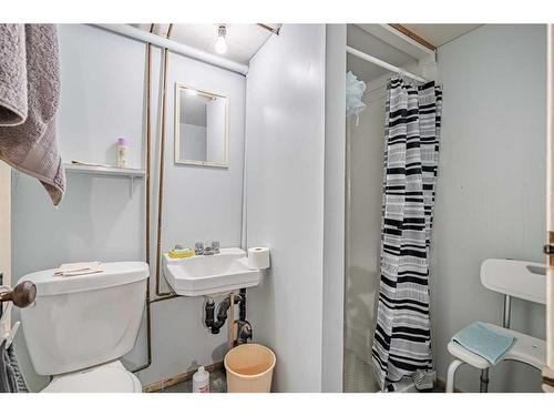 4837 50 Avenue, Kitscoty, AB - Indoor Photo Showing Bathroom