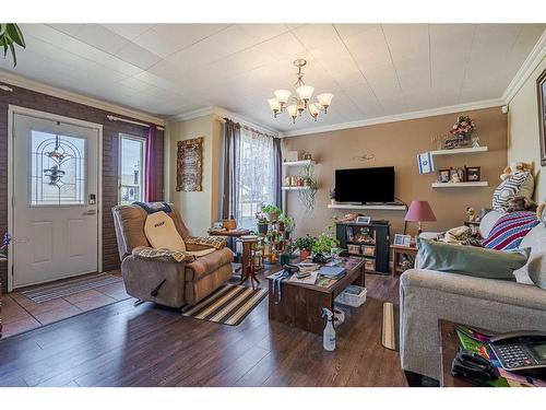 4837 50 Avenue, Kitscoty, AB - Indoor Photo Showing Living Room