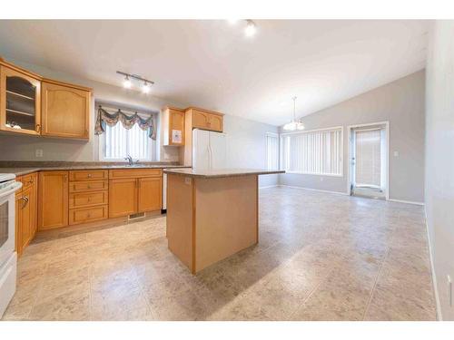 3602 63 Avenue Close, Lloydminster, AB - Indoor Photo Showing Kitchen