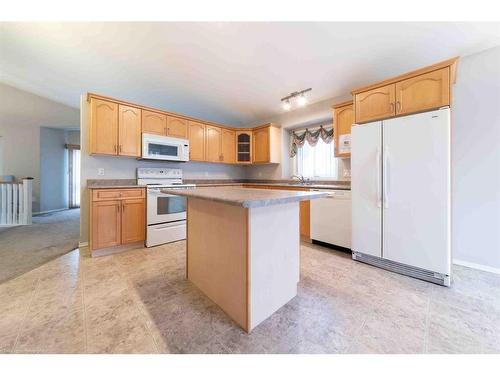 3602 63 Avenue Close, Lloydminster, AB - Indoor Photo Showing Kitchen