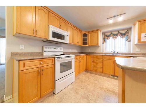 3602 63 Avenue Close, Lloydminster, AB - Indoor Photo Showing Kitchen