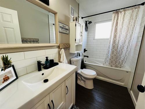 4833 Airport Drive, Vermilion, AB - Indoor Photo Showing Bathroom