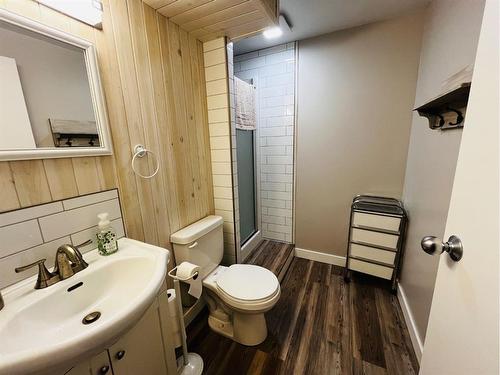 4833 Airport Drive, Vermilion, AB - Indoor Photo Showing Bathroom