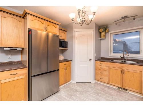 1523 49 Avenue, Lloydminster, SK - Indoor Photo Showing Kitchen With Double Sink