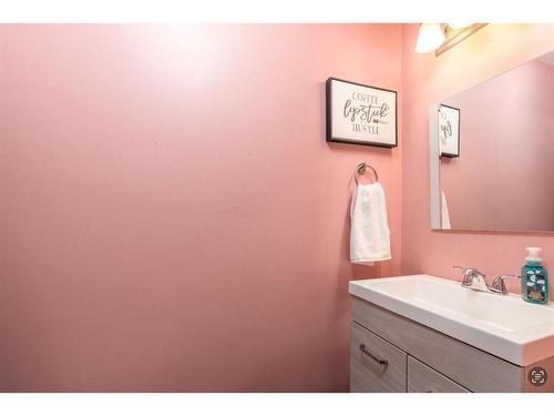 1523 49 Avenue, Lloydminster, SK - Indoor Photo Showing Bathroom