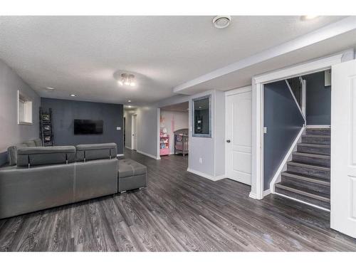 1523 49 Avenue, Lloydminster, SK - Indoor Photo Showing Living Room