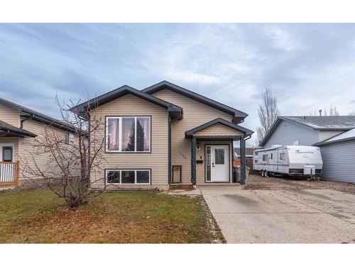 1523 49 Avenue, Lloydminster, SK - Outdoor With Facade