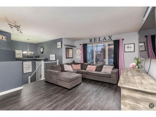 1523 49 Avenue, Lloydminster, SK - Indoor Photo Showing Living Room