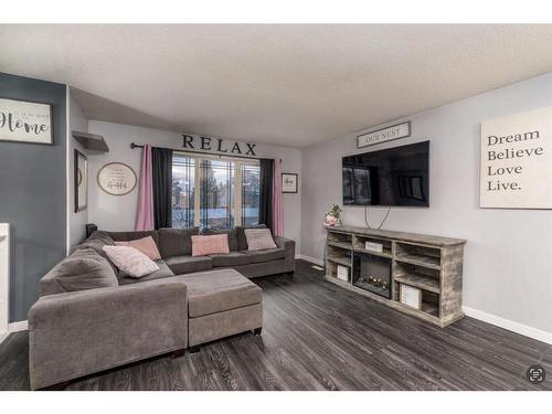 1523 49 Avenue, Lloydminster, SK - Indoor Photo Showing Living Room