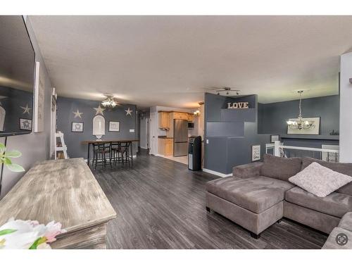 1523 49 Avenue, Lloydminster, SK - Indoor Photo Showing Living Room