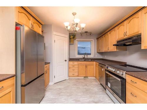 1523 49 Avenue, Lloydminster, SK - Indoor Photo Showing Kitchen With Double Sink