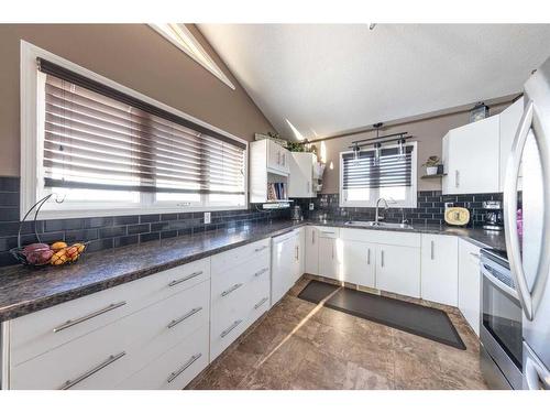 #17 Silver Willow Estates, Rural Vermilion River, County Of, AB - Indoor Photo Showing Kitchen