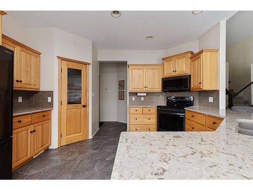 2802 67 Avenue, Lloydminster, AB - Indoor Photo Showing Kitchen With Double Sink