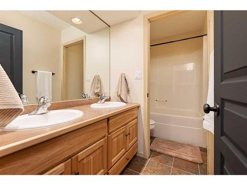 2802 67 Avenue, Lloydminster, AB - Indoor Photo Showing Bathroom