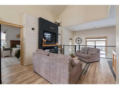 2802 67 Avenue, Lloydminster, AB - Indoor Photo Showing Living Room