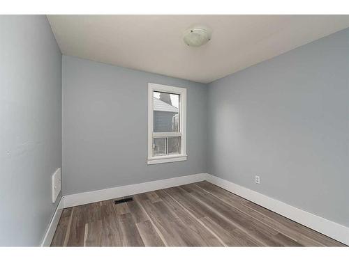 5517 48 Street, Lloydminster, AB - Indoor Photo Showing Other Room