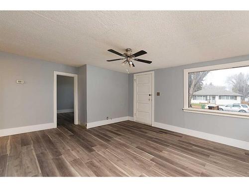 5517 48 Street, Lloydminster, AB - Indoor Photo Showing Other Room