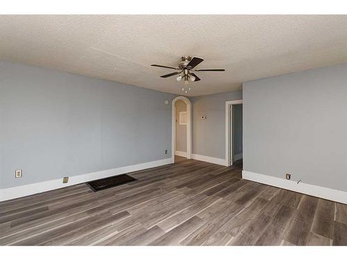 5517 48 Street, Lloydminster, AB - Indoor Photo Showing Other Room