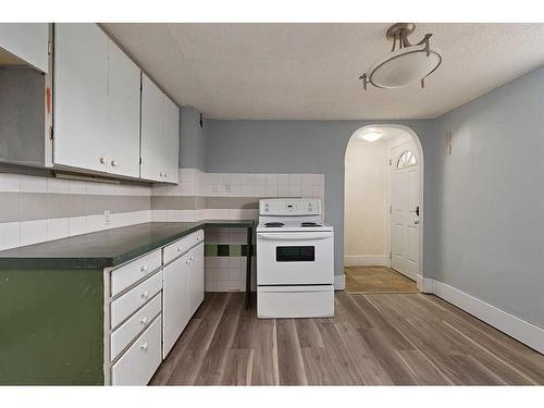 5517 48 Street, Lloydminster, AB - Indoor Photo Showing Kitchen